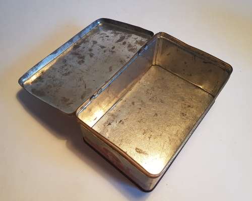 Mazzawattee tin with WW1 theme