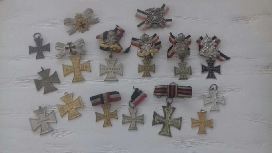 16 German Imperial iron crosses veterans badges for sale