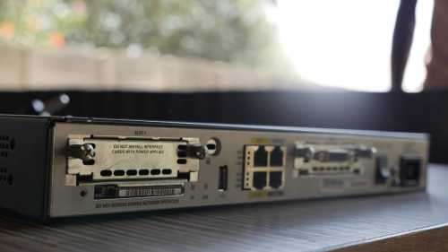 Cisco 1841 Router with console cable