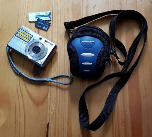 Sony Cyber-shot DSCS750