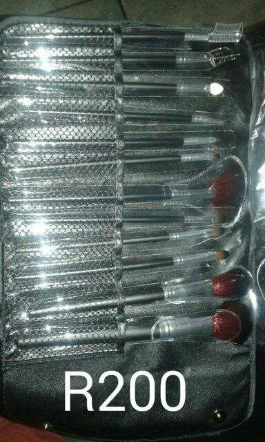 12 Piece Make up brushes