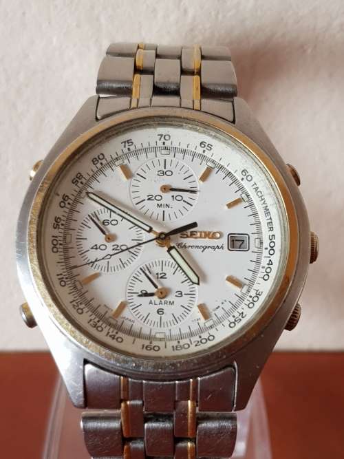 SEIKO CHRONOGRAPH QUARTZ- RUNS BUT NEEDS REPAIR