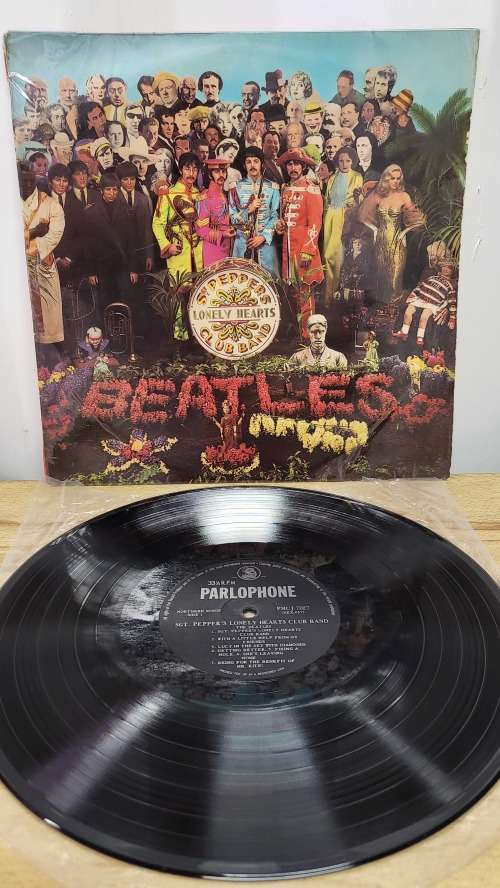 The Beatles- St Peppers Lonely Hearts Club Band LP