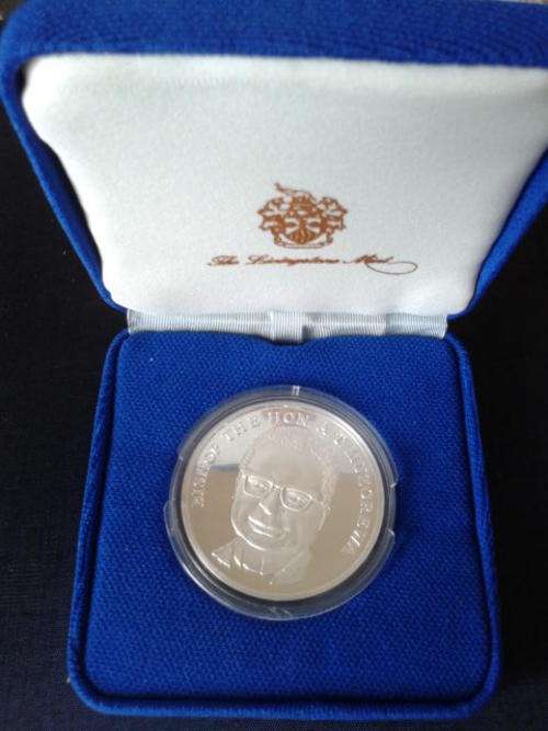 RHODESIAN MEDALLION PURE SILVER BISHOP MUZOREWA 40grams limited edition boxed