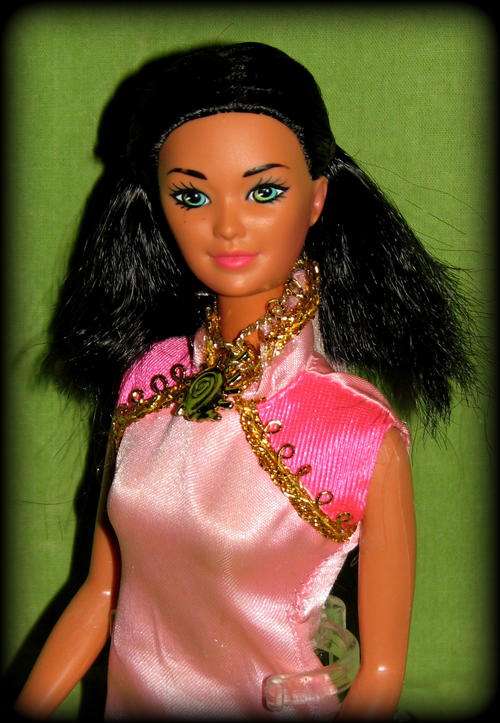 'Damaged Darlings' Tropical Splash Kira doll made by Mattel #1