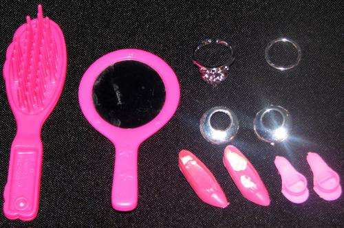 Barbie/Bratz doll Accessories (Lot 16)