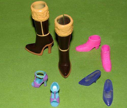 Barbie doll Shoes (Lot 1)