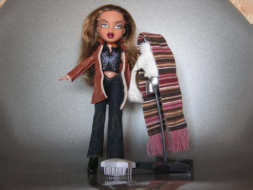 Bratz Girl Like new with extra clothes from England