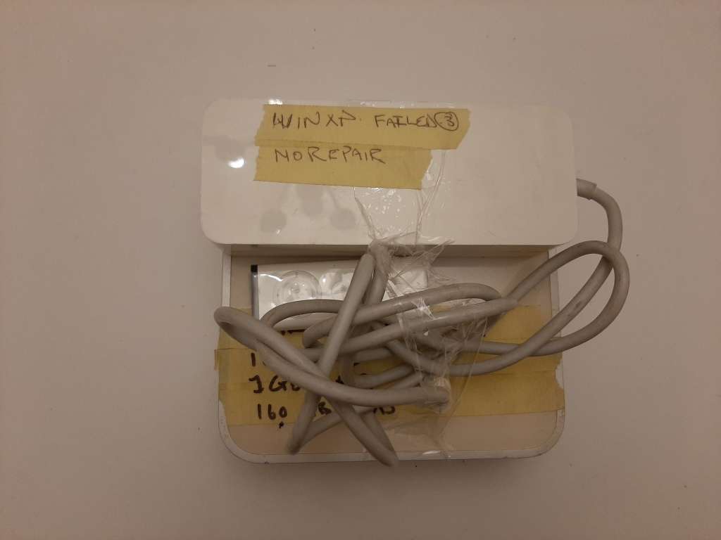 Apple Mac mini 1.66ghz, 512mb Ram, 160gb HDD with power supply, and remote Apple Mac min