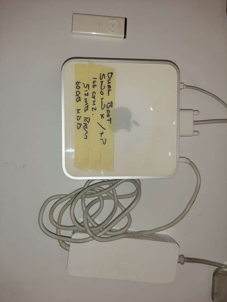 Apple Mac mini 1..6hz, 512mb Ram, 80gb HDD with PSU, power cable and remote ( Snow Leopard & XP )