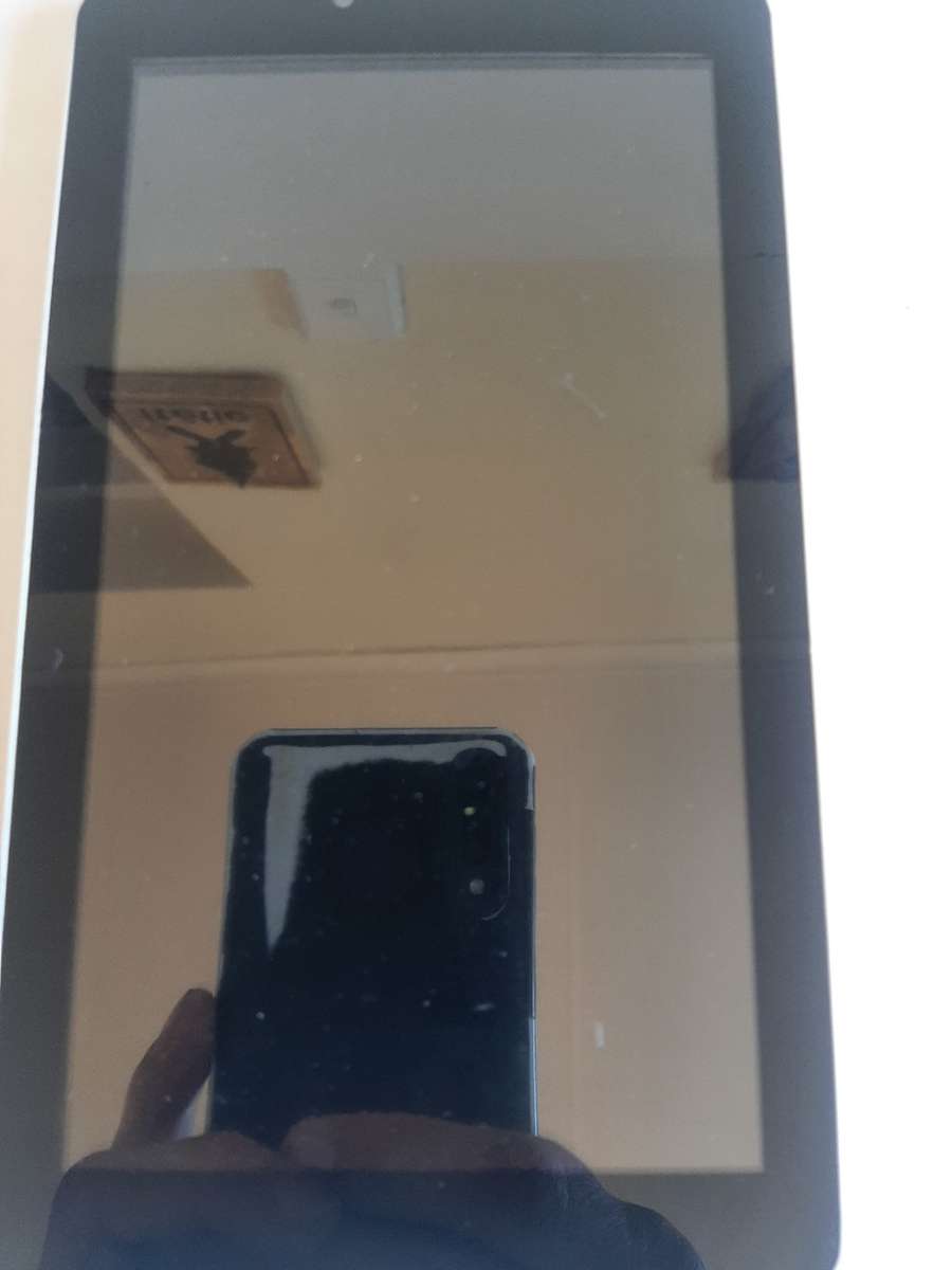 7`Galactic ETAB M7023G  8GB Tablet wifi and 3G