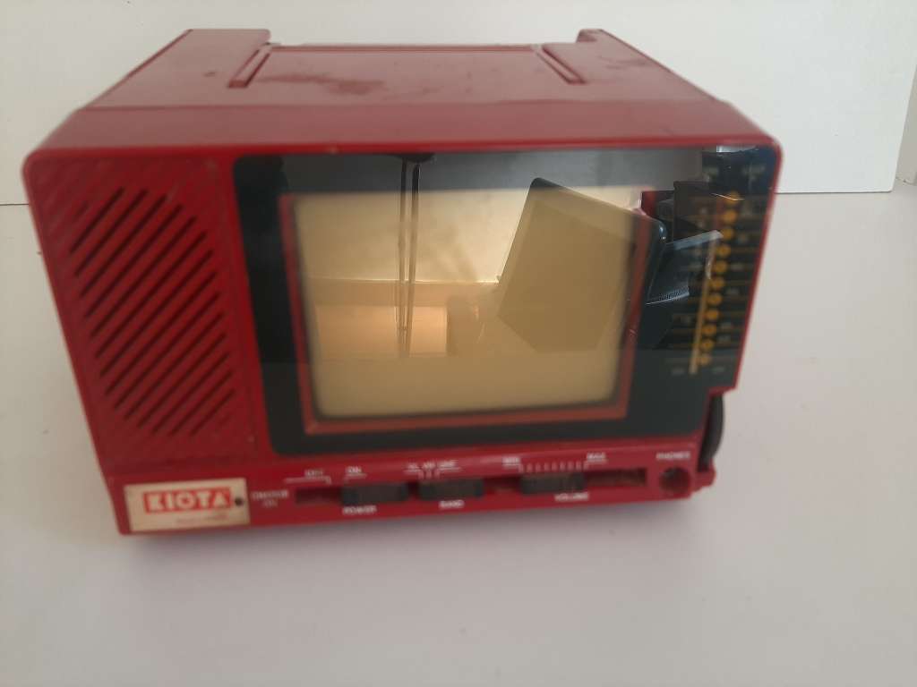 12cm Vintage Kiota black and white portable tv