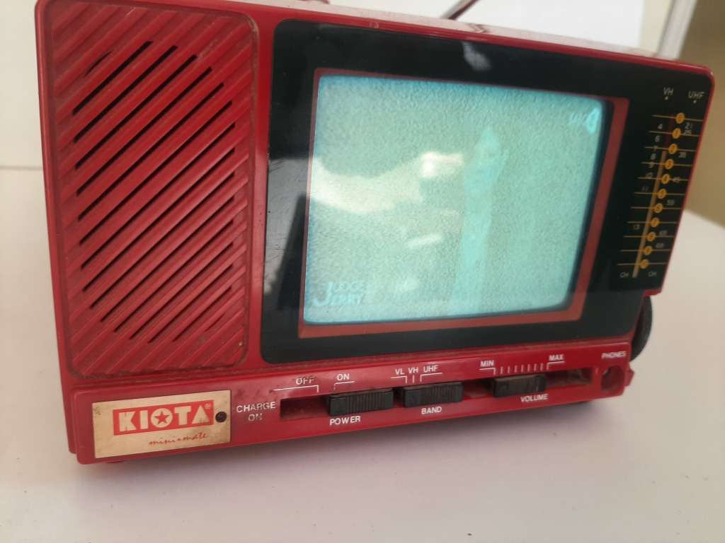 12cm Vintage Kiota black and white portable tv