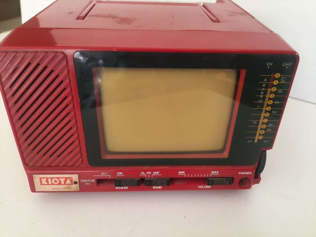 12cm Vintage Kiota black and white portable tv