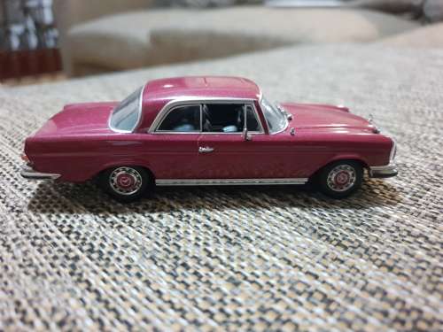 Minichamps mercedes benz 280se coupé