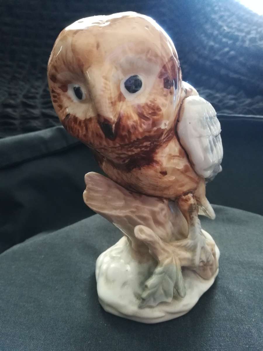 Beautiful ceramic owl, handpainted.