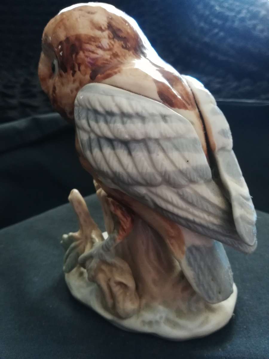 Beautiful ceramic owl, handpainted.