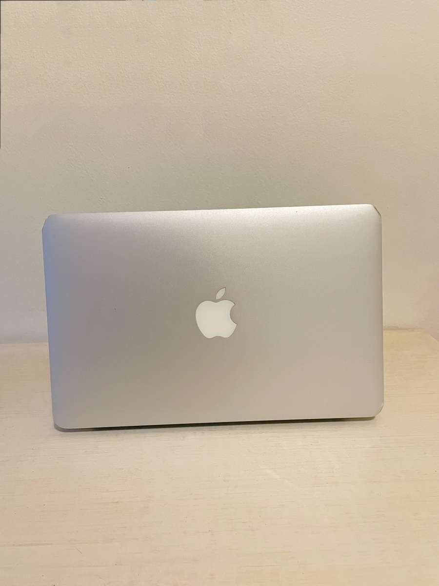 Macbook Air - 11 Inch (2012)