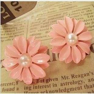 ***True Grace Accessories*** Adorable Pink Daisy Flower Stud/Post Charm Earrings