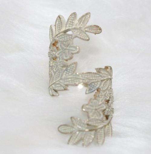 ***True Grace Accessories*** Gold Tone Leaf Ring