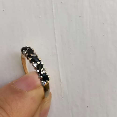 diamond and sapphire 9ct gold ring