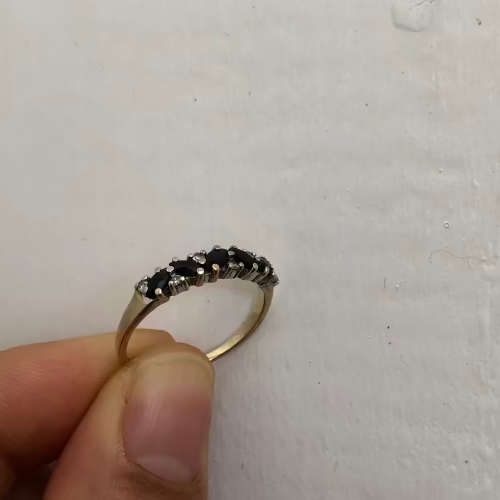 diamond and sapphire 9ct gold ring
