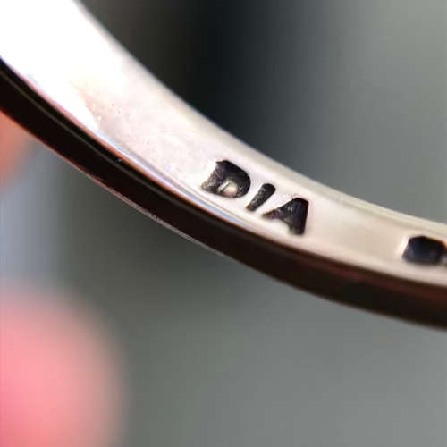 diamond and sapphire 9ct gold ring