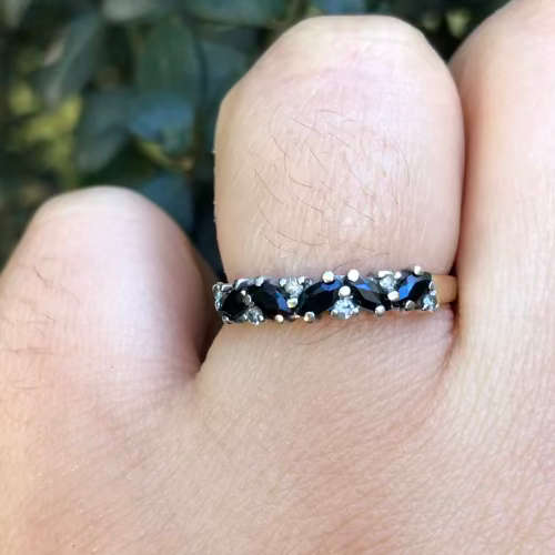 diamond and sapphire 9ct gold ring