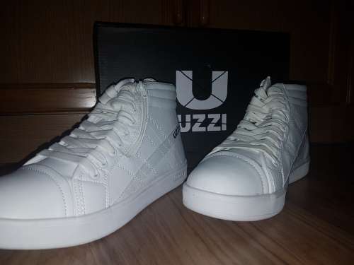 ORIGINAL UZZI Shoes - SA Size 10 - Colour : White - 5853367 - Brand New Boxed