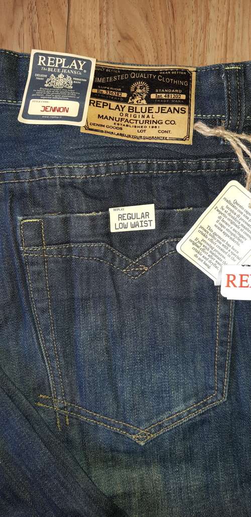 REPLAY Jennon JEANS SIZE 32 - Brand New (Regular Low Waist)