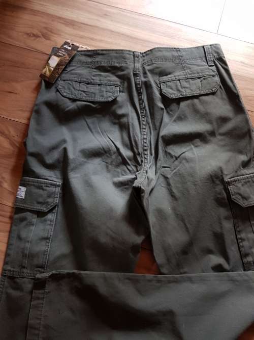 ORIGINAL JEEP - Mens Pants (long) - SIZE 34 - Brand New - Olive
