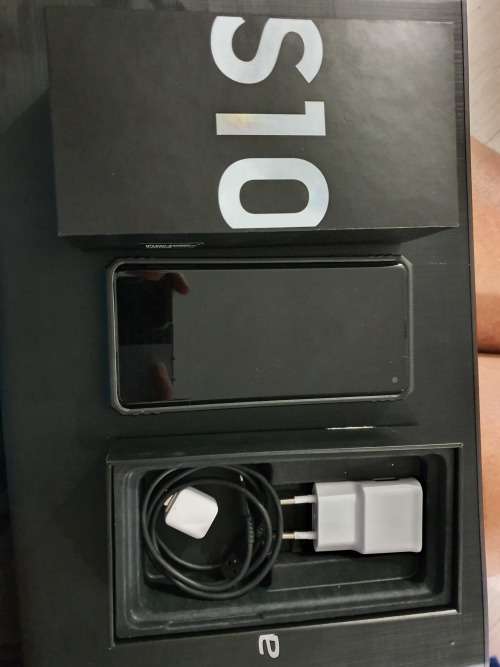 Samsung Galaxy S10 128GB - Mint Condition - with box and accessories