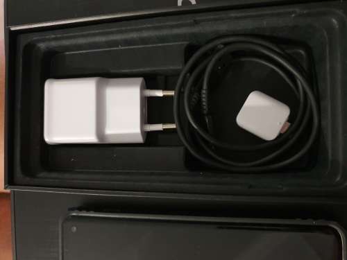 Samsung Galaxy S10 128GB - Mint Condition - with box and accessories