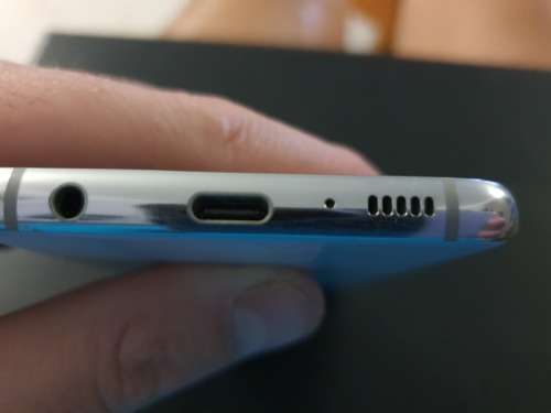 Samsung Galaxy S10 128GB - Mint Condition - with box and accessories