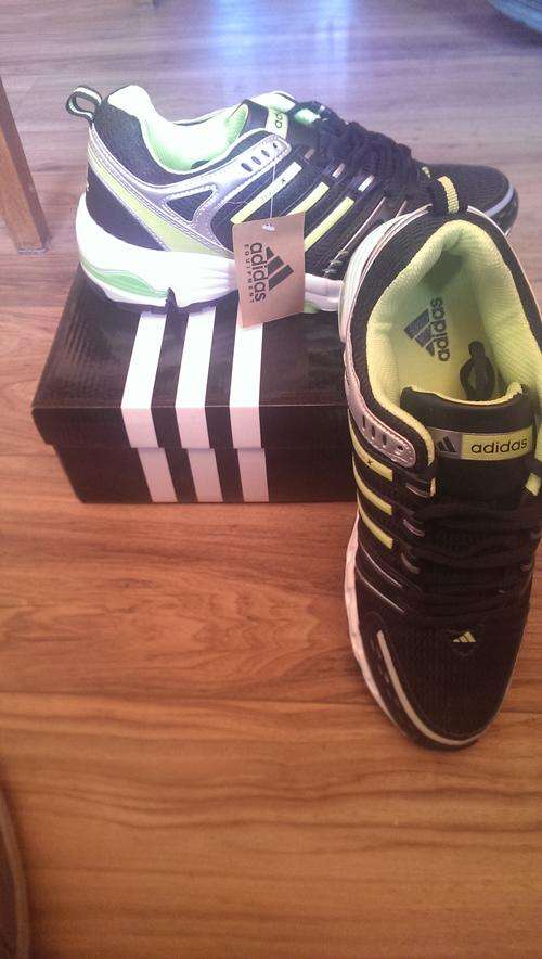 ADIDAS Mens Shoes USA 8.5  - Brand New