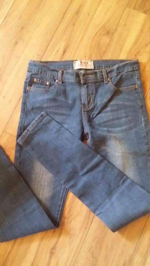 LEVI'S Women 34 - Brand New