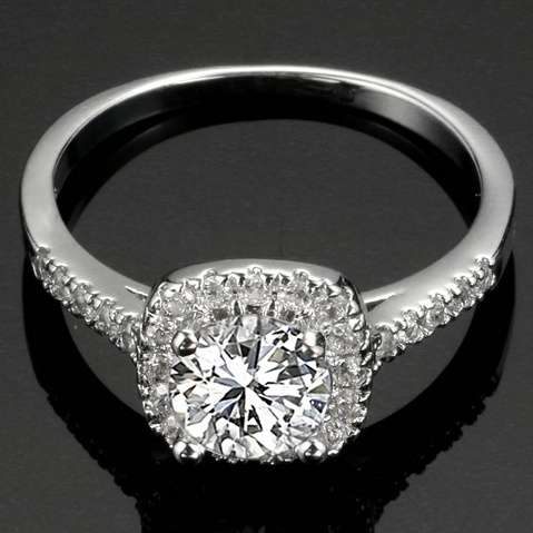 Exquisite 18K Gold Brilliant Cut Wedding Engagement Ring! Most beautiful Ring Ever! And Soooo Shiny!