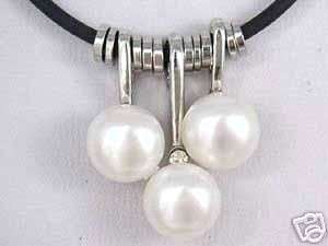 Vogue 3 White Pearl Pendant Necklace