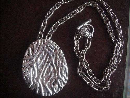 Stylish Silver Pendant Necklace With Silver Chain