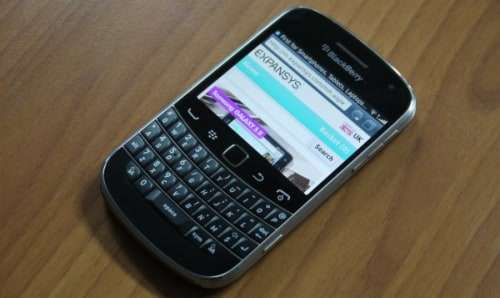 BLACKBERRY BOLD 9900 (black) WITH CHARGER and FREE POUCH