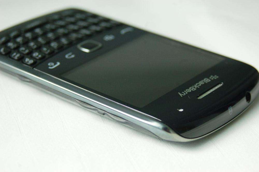 BLACKBERRY 9360 WITH CHARGER IN GOOD CONDITION