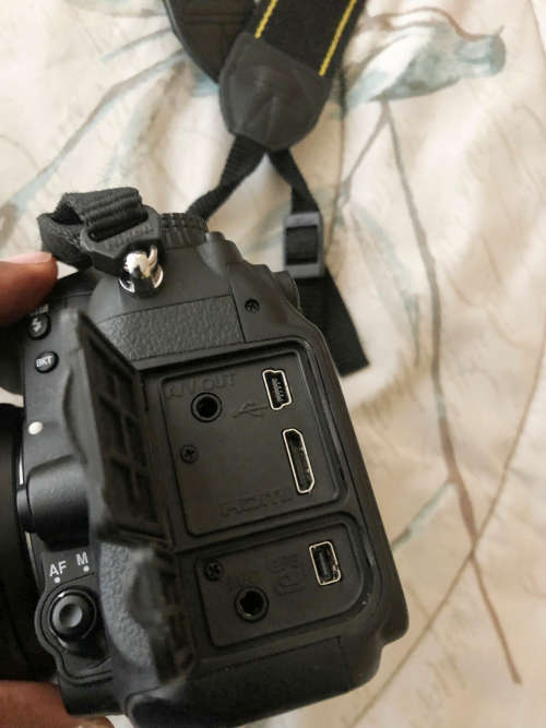 Nikon D7000 with 55-200mm lens (Pro digital camera)