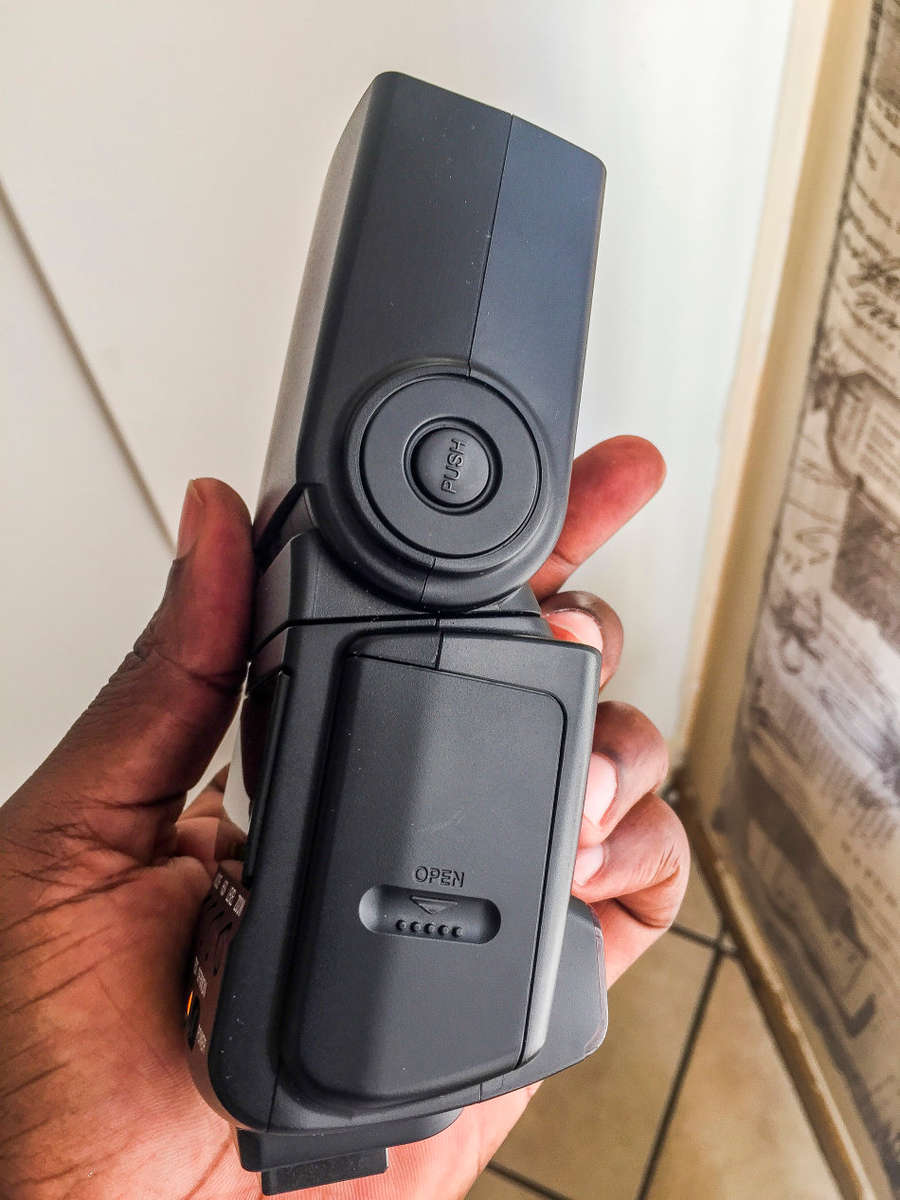 Sony HVL-F42AM flash (for Alpha dSLR)