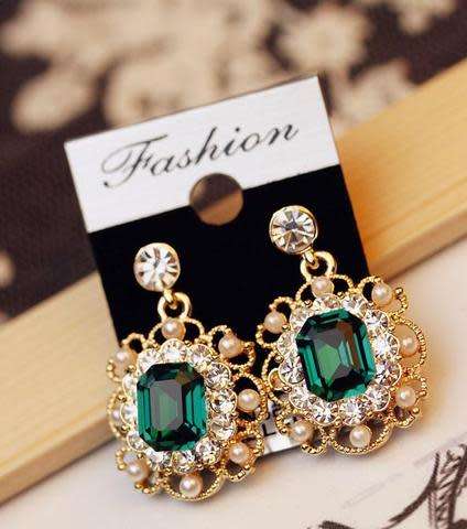 Beautiful Pearls Vintage Fashion Square Stud Earrings