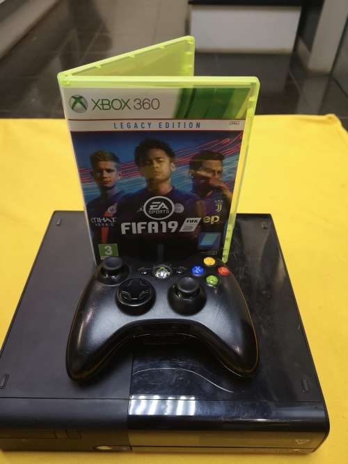 XBOX 360 CONSOLE