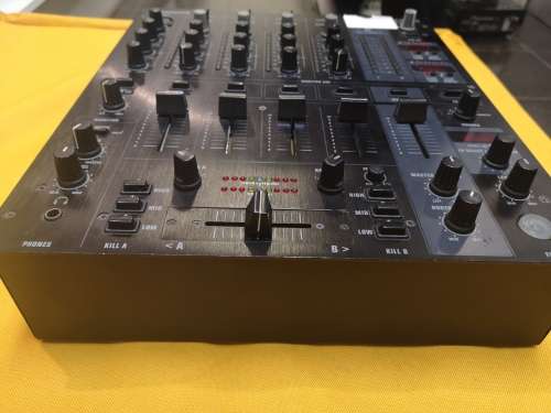 BEHRINGER DJX750 MIXER