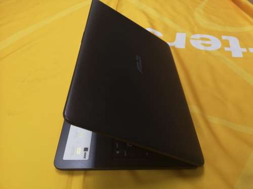 ASUS X540 4GB RAM 500GB STORAGE WINDOWS 10