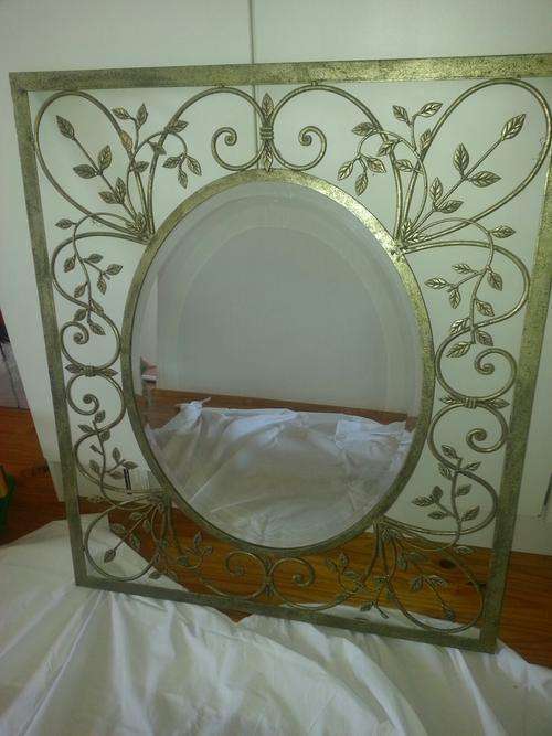 BEAUTIFUL LARGE FRAMED MIRROR IN EXCELLENT CONDITION - SEE PICS  !!