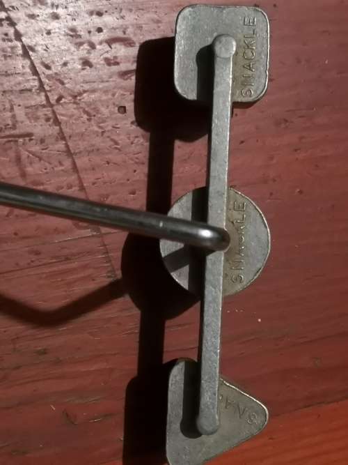 Antique/vintage snackle iron