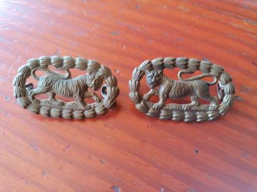 British Leicestershire Regiment Collar Badges